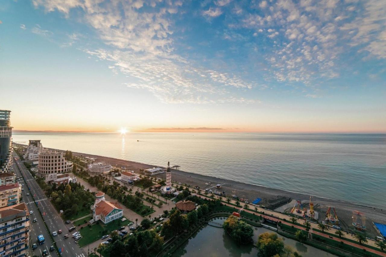 Orbi City Luxury Towers Aparthotel Batumi Exterior photo