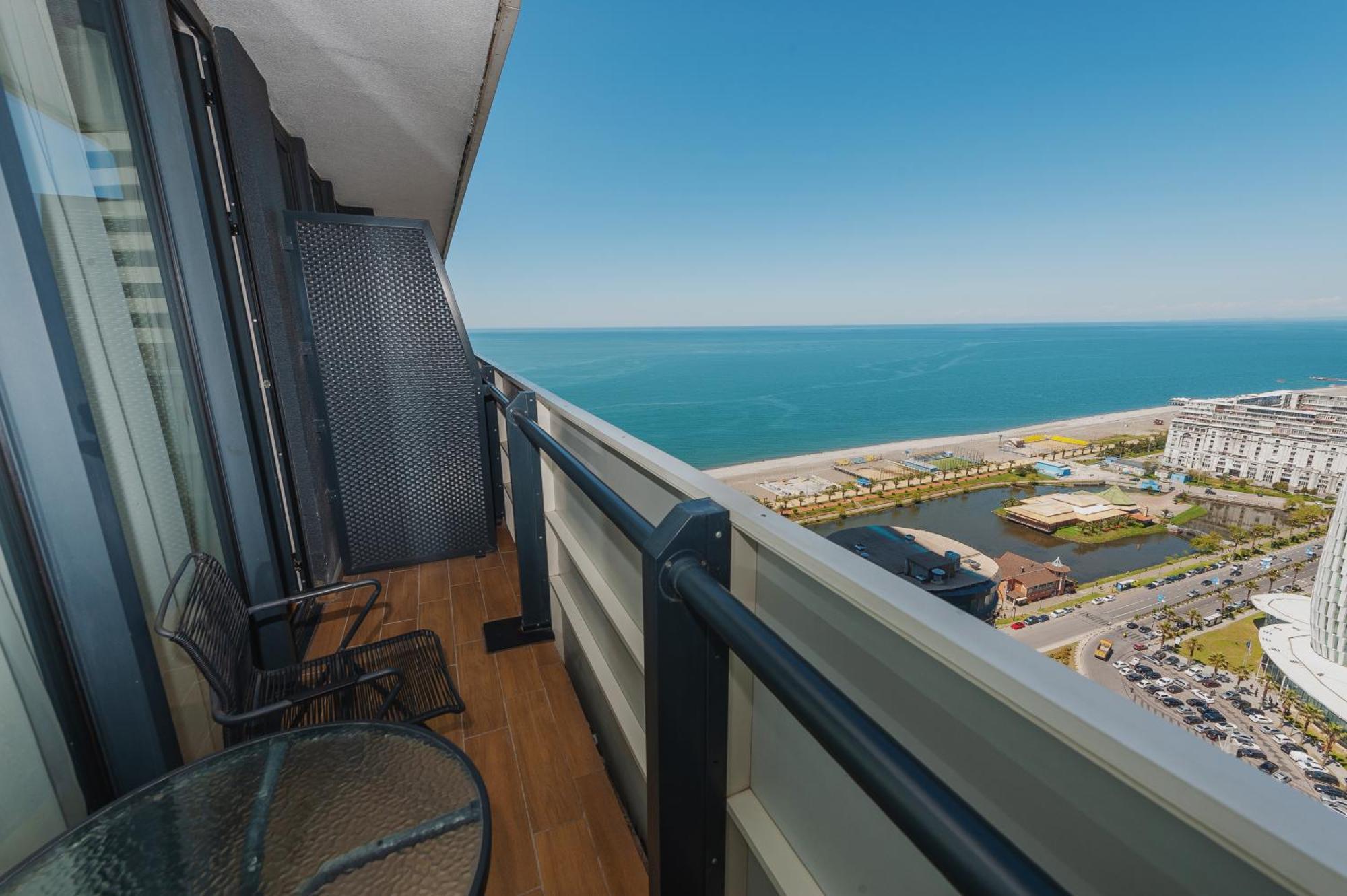 Orbi City Luxury Towers Aparthotel Batumi Exterior photo