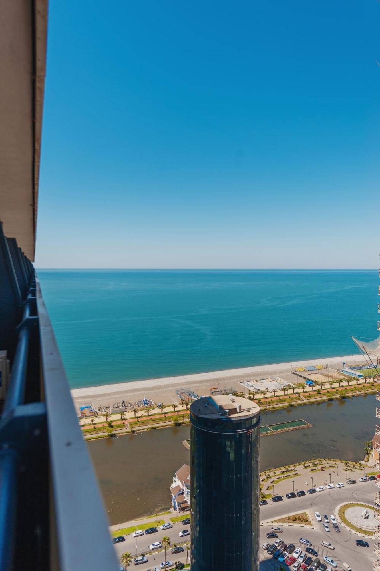 Orbi City Luxury Towers Aparthotel Batumi Exterior photo