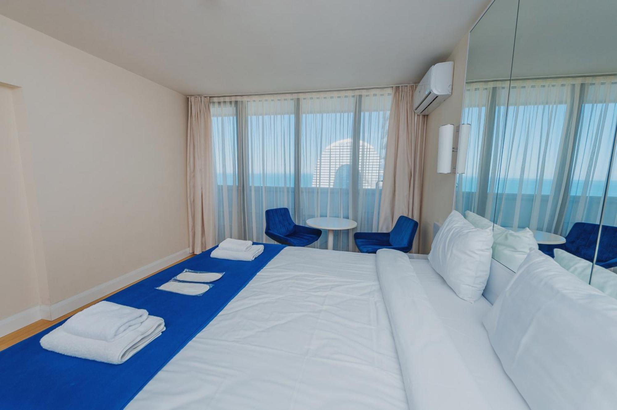 Orbi City Luxury Towers Aparthotel Batumi Exterior photo