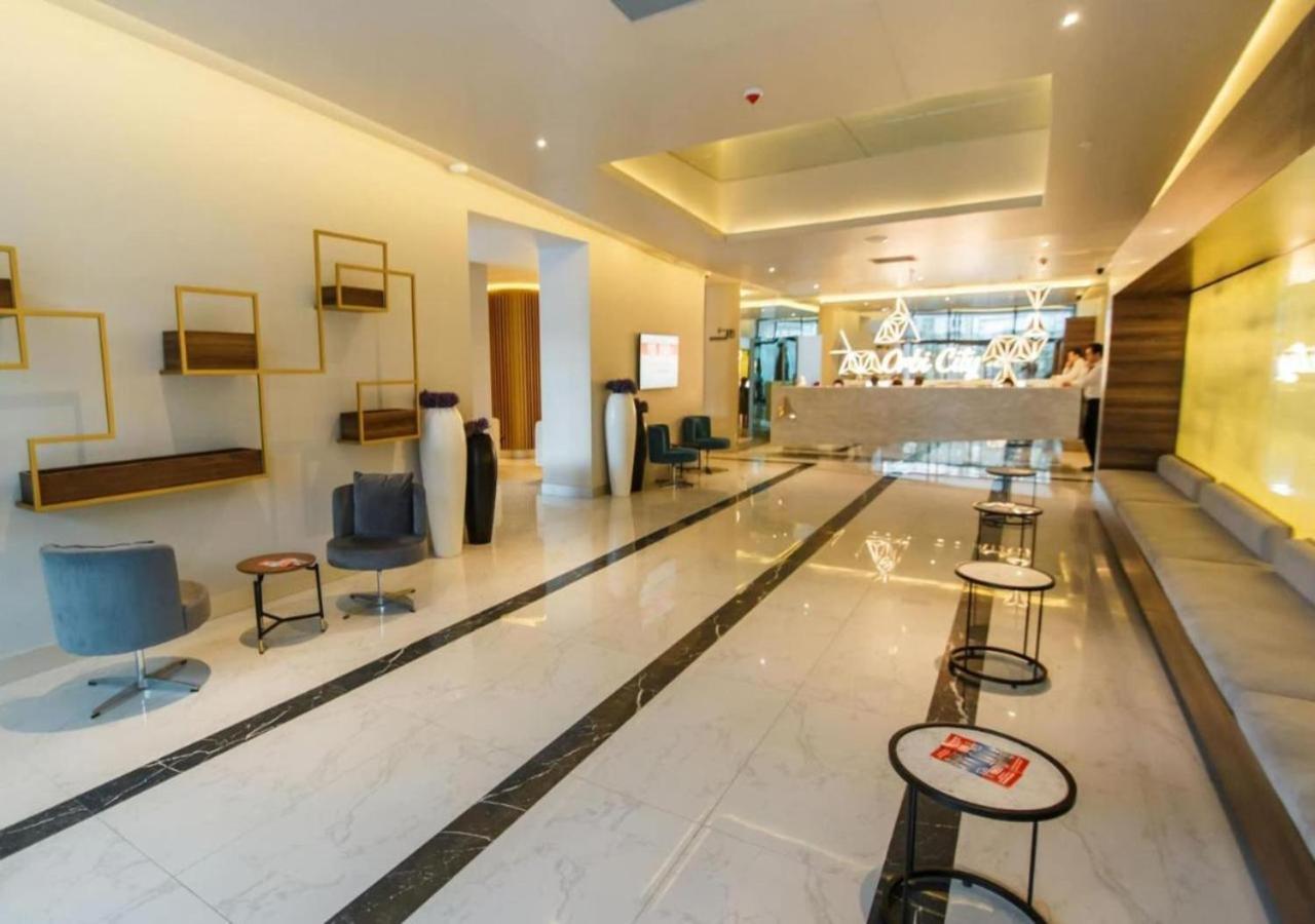 Orbi City Luxury Towers Aparthotel Batumi Exterior photo